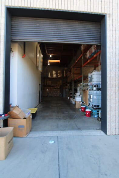More Photos Of 1521 Railroad St, Glendale Warehouse For Lease