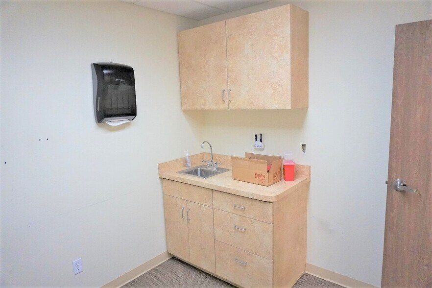 More Photos Of 16041 Kamana Rd, Apple Valley Medical For Lease