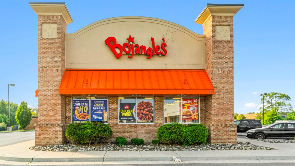More Photos Of 360-400 Gateway Dr, Winchester General Retail For Lease