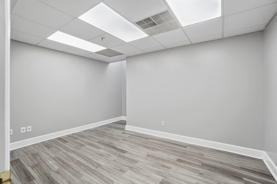 More Photos Of 4753-4759 Cornell Rd, Blue Ash Medical For Sale