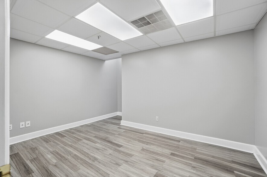 More Photos Of 4753-4759 Cornell Rd, Blue Ash Medical For Sale
