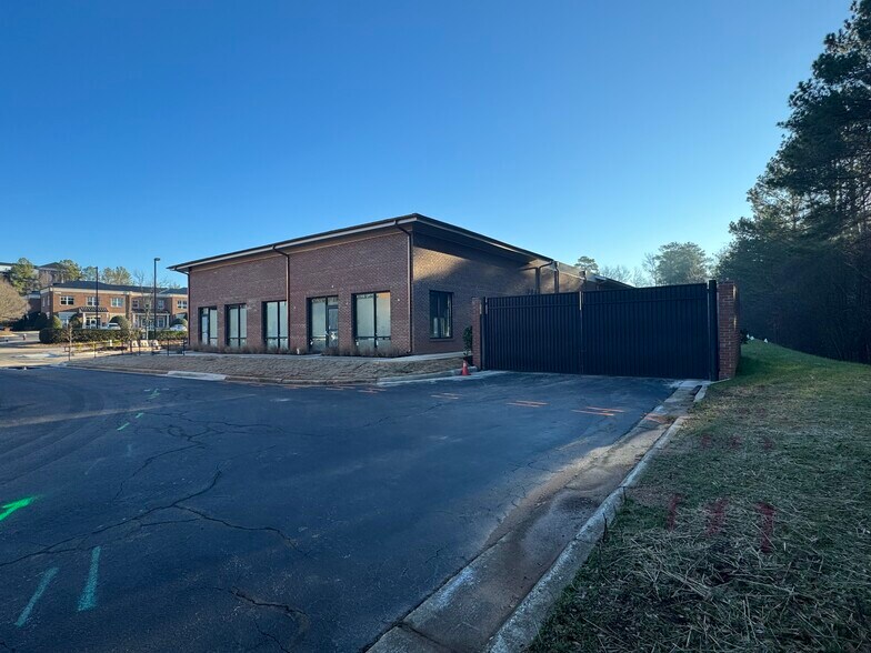 More Photos Of 1041 Darrington, Cary Storefront For Lease