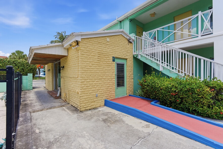 More Photos Of 320 N Federal Hwy, Lake Worth Hotel For Sale