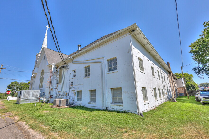 More Photos Of 228 S Military Ave, Lawrenceburg Religious Facility For Sale