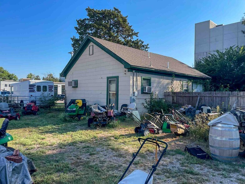 More Photos Of 126 W Main St, Edmond Freestanding For Sale