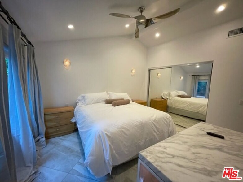 More Photos Of 425 Sunridge St, Playa Del Rey Multifamily For Sale