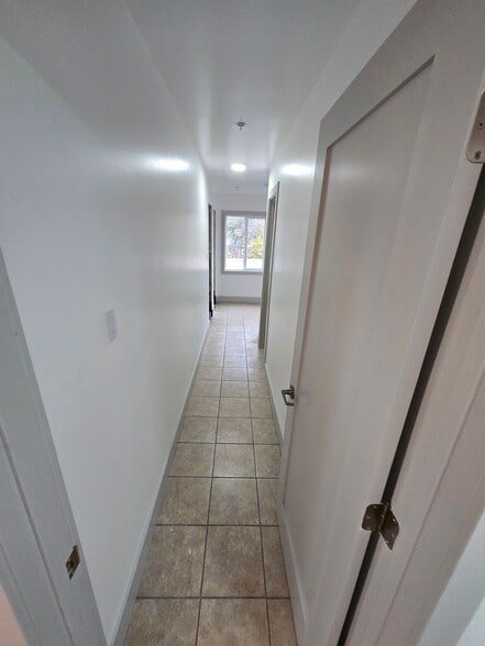 More Photos Of 911 Merchant St, Vacaville Freestanding For Lease