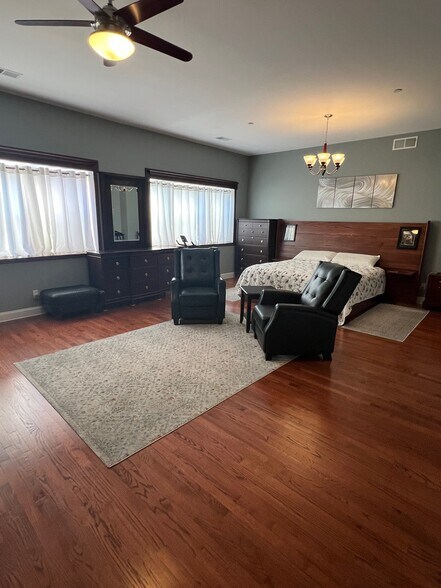 More Photos Of 418-420 E State St, Rockford Storefront For Sale