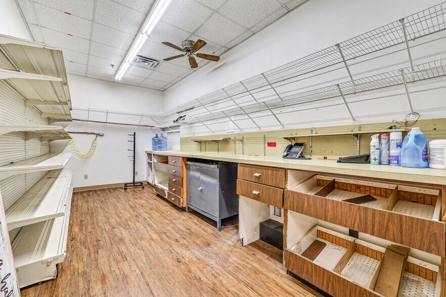 More Photos Of 29 S Chadbourne St, San Angelo Drugstore For Sale