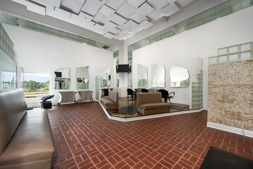 More Photos Of 281 Waukegan Rd, Northfield Freestanding For Sale