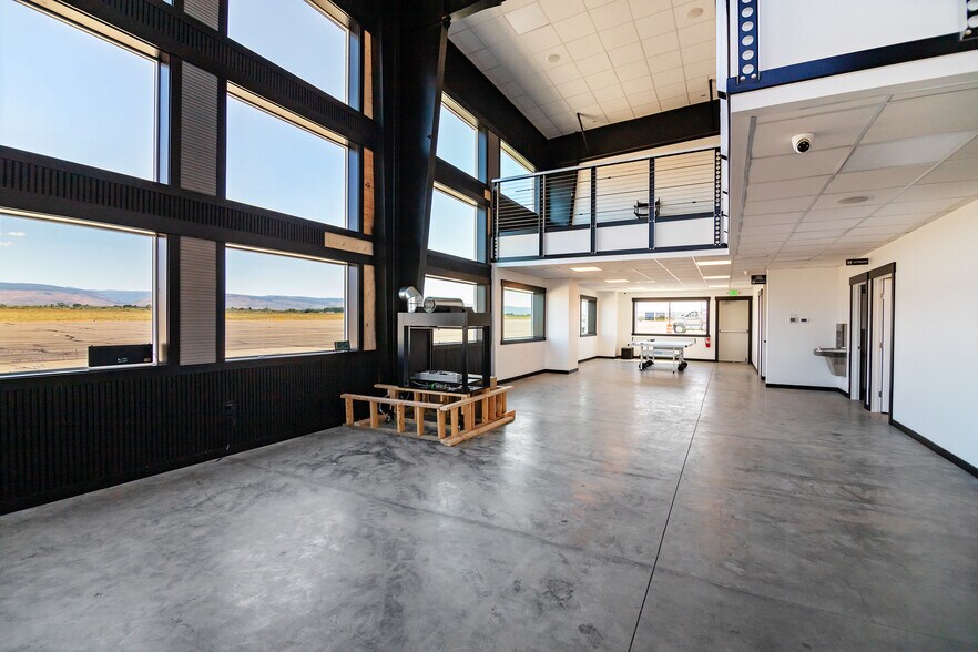 More Photos Of 1111 W Bowers Road, Ellensburg Airplane Hangar For Lease