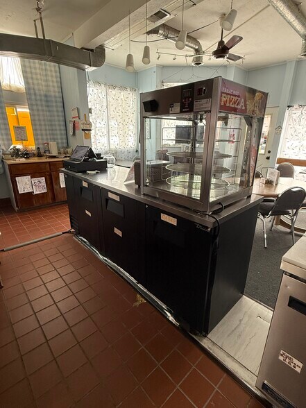 More Photos Of 108 E Bellevue St, Leslie Storefront For Sale