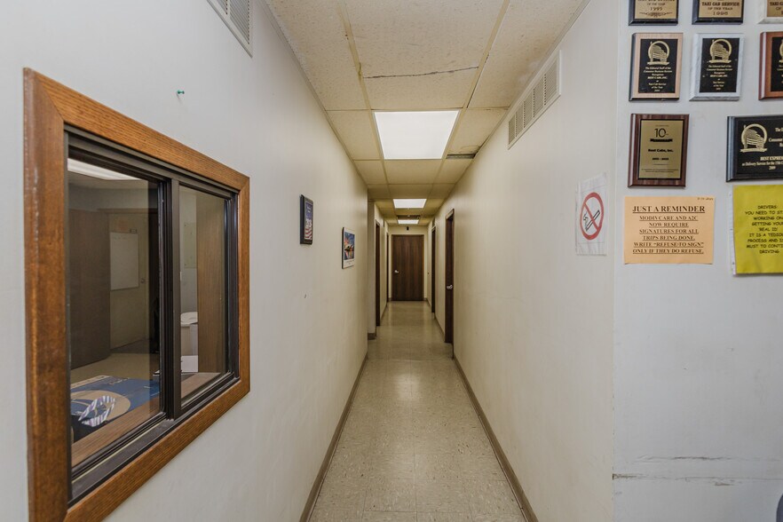 More Photos Of 2555 N Market St, Wichita Auto Repair For Sale