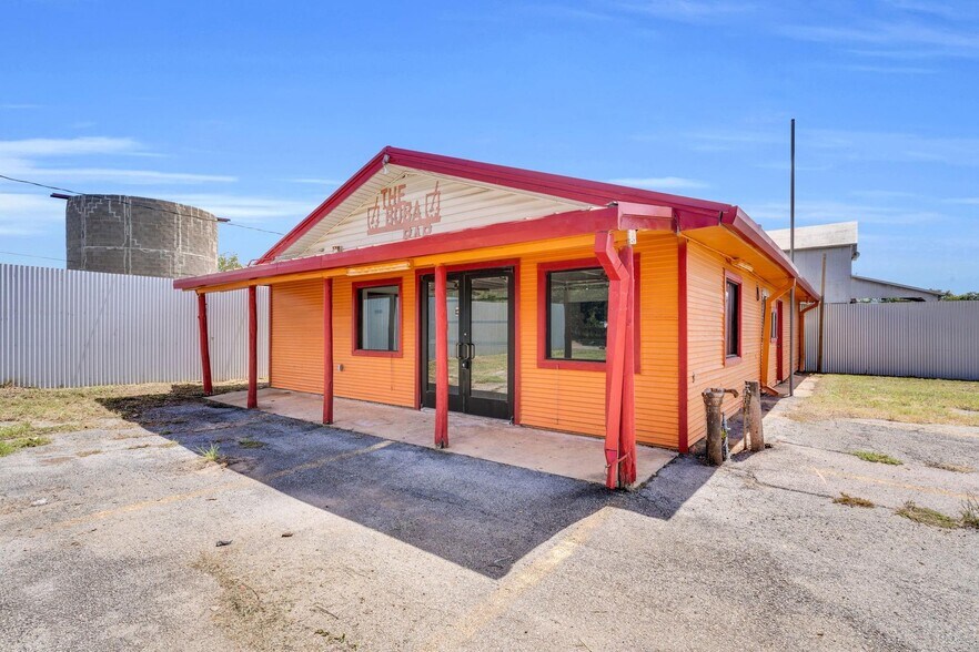 Primary Photo Of 402 N 3rd St, Wortham Freestanding For Sale
