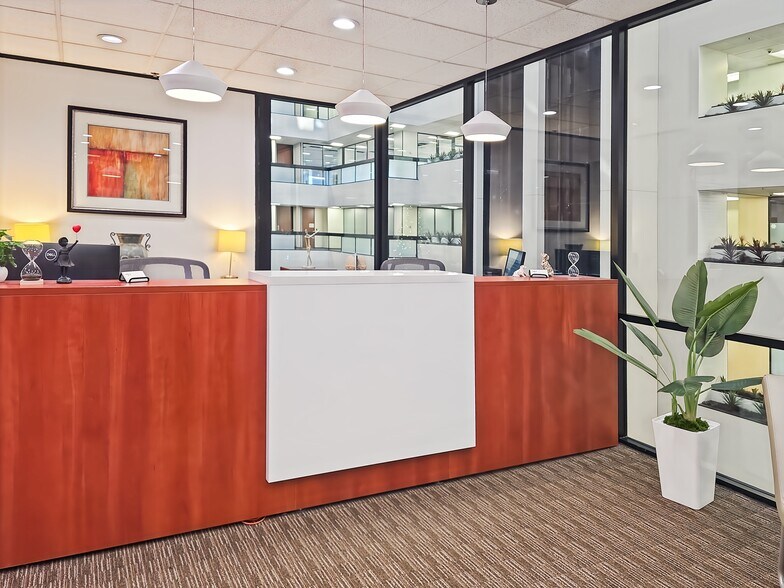 More Photos Of 15851 Dallas Pkwy, Addison Coworking Space