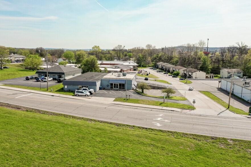 More Photos Of 622 Collins Dr, Festus Warehouse For Sale