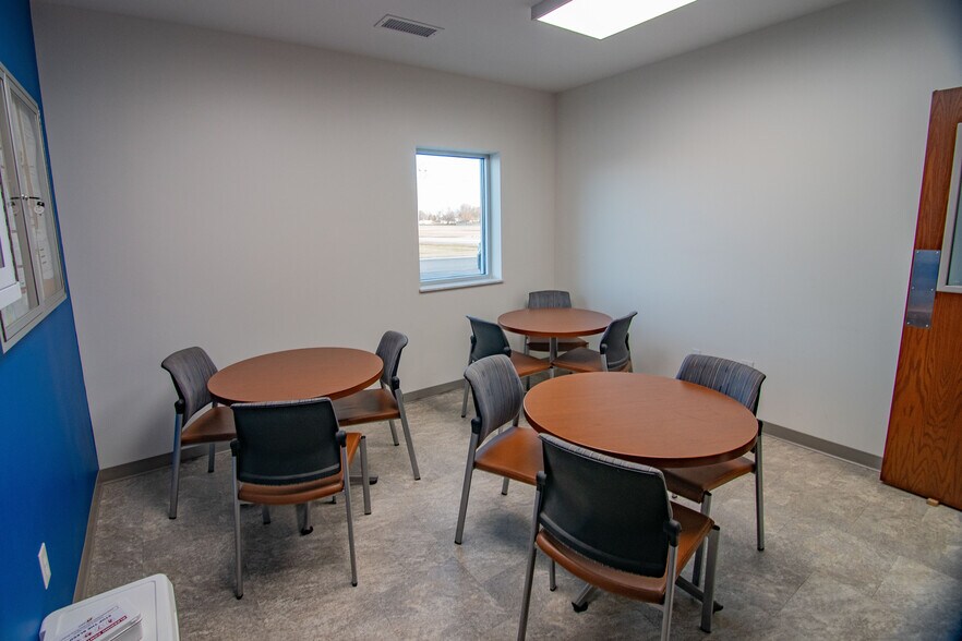 More Photos Of 371 Transpoint Dr, Dupo Warehouse For Lease