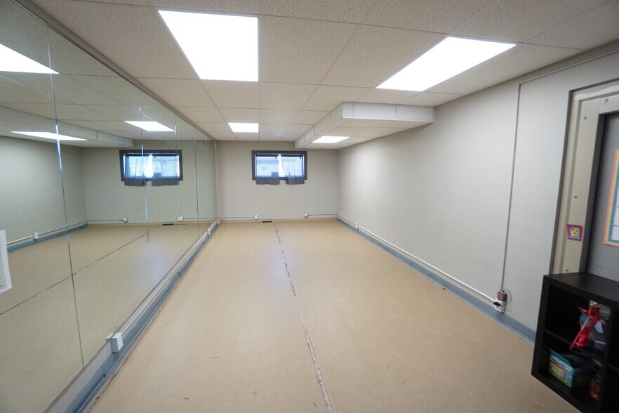 More Photos Of 401 S 7th St, Sunnyside Bank For Sale