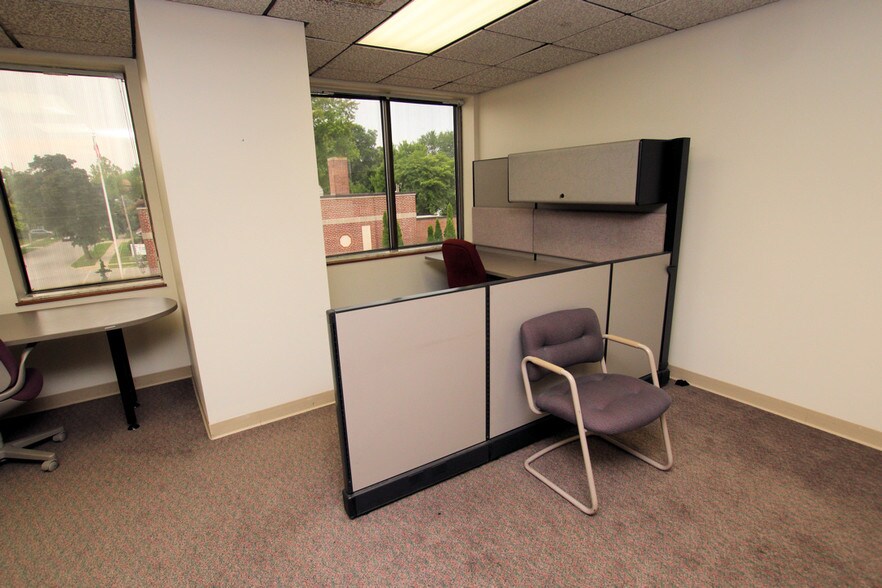 More Photos Of 2 W Main St, Fremont Office For Lease