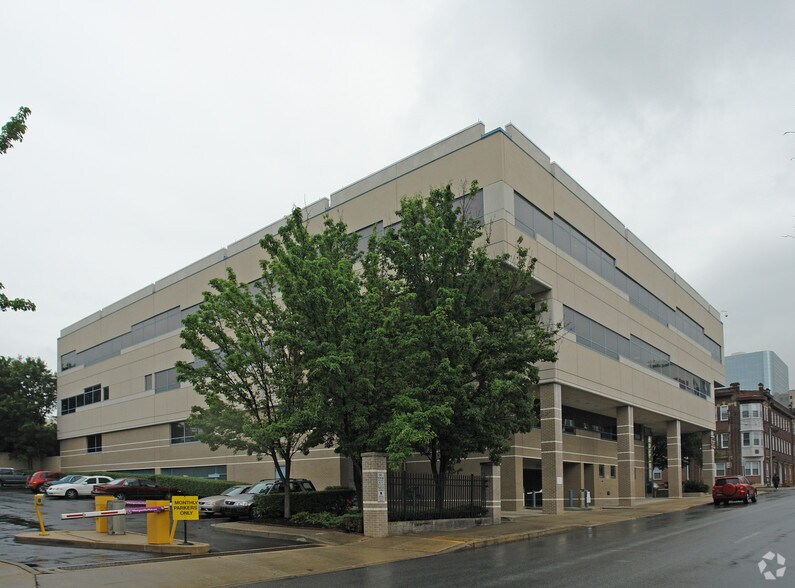 More Photos Of 625 N Orange St, Wilmington Office For Sale