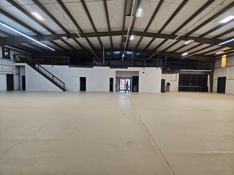 More Photos Of 131 W Duval St, Lake City Storefront Retail Office For Lease