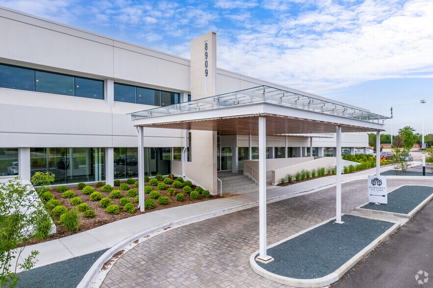 More Photos Of 8909 N Port Washington Rd, Milwaukee Office For Lease