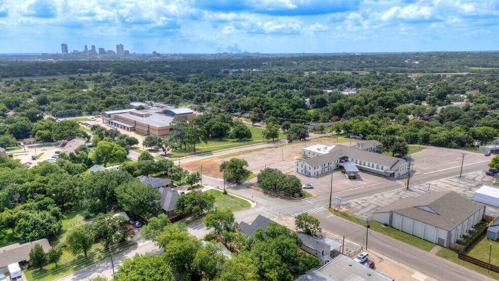 More Photos Of 4700 Barbara Rd, River Oaks Office For Sale