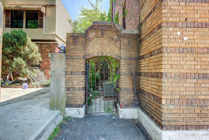 More Photos Of 139 Amboy St, Brooklyn Religious Facility For Lease