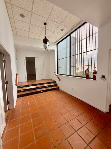 More Photos Of 3090 SW 8th St, Miami Freestanding For Lease