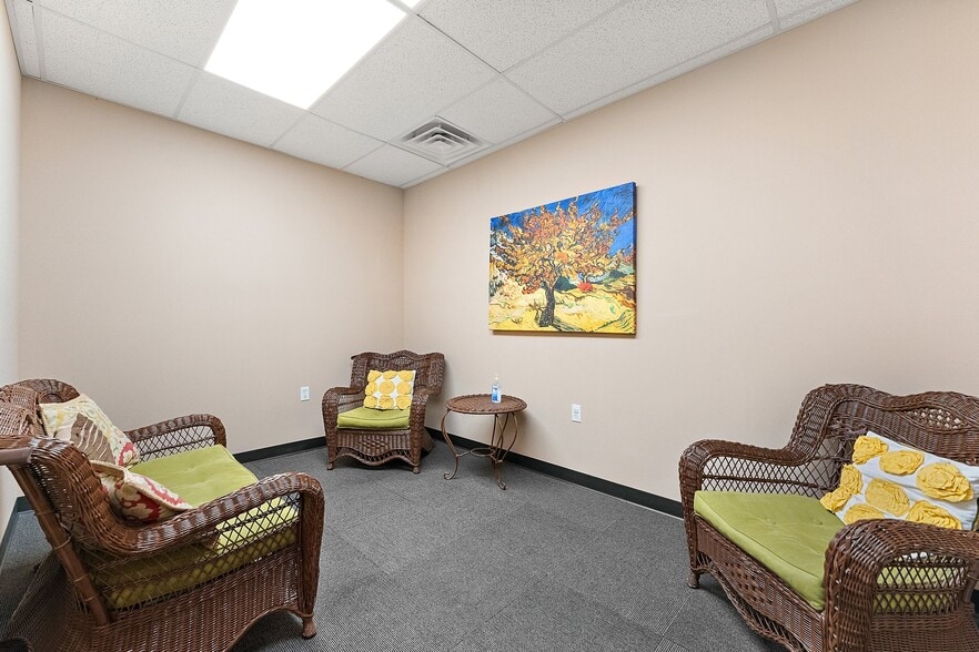 More Photos Of 7025 Indianapolis Blvd, Hammond Office For Sale