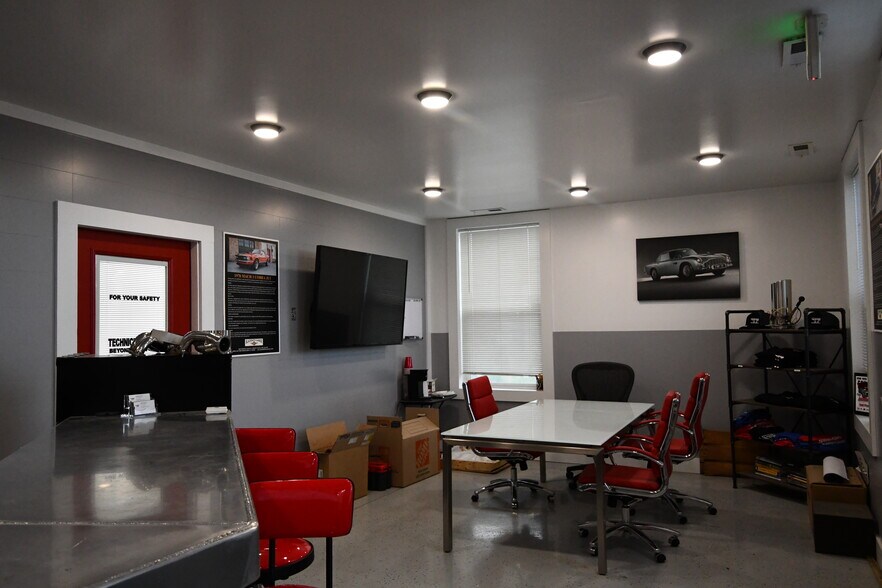 More Photos Of 4930 E 2550 N, Eden Auto Dealership For Lease