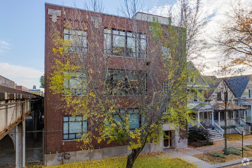 More Photos Of 1821 W Berteau Ave, Chicago Loft Creative Space For Sale