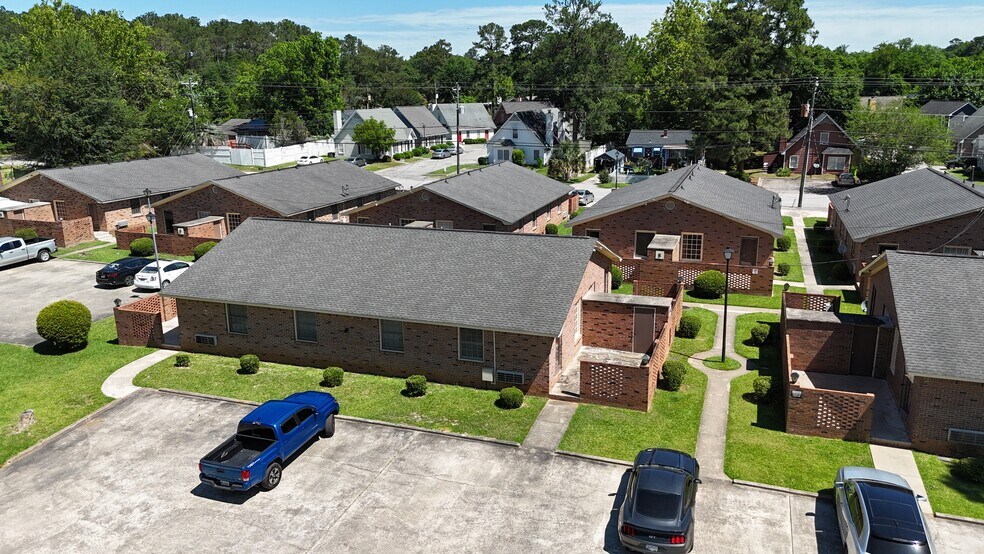 More Photos Of 3610 Timberlane Dr, Columbia Apartments For Sale