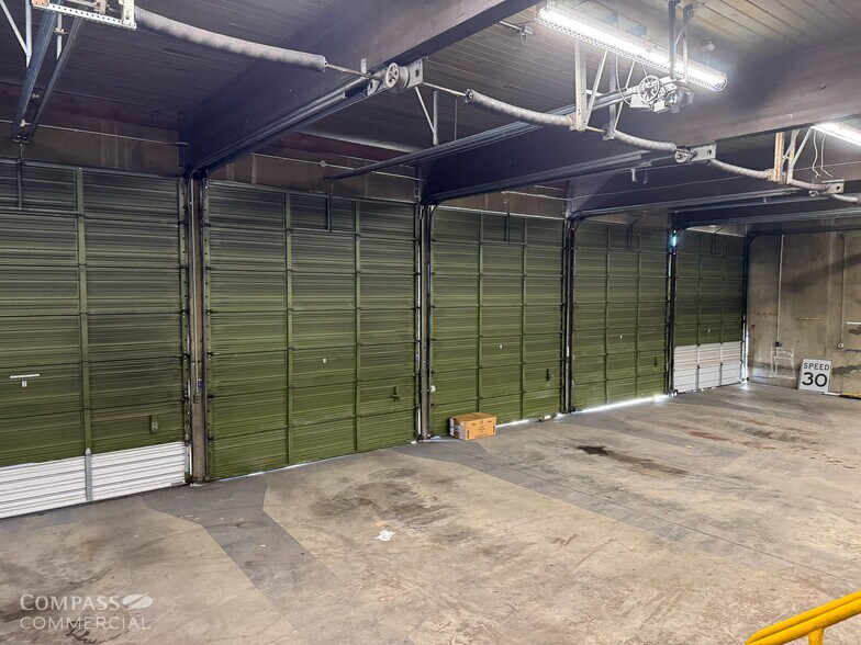 More Photos Of 328 NE Webster Ave, Bend Warehouse For Lease