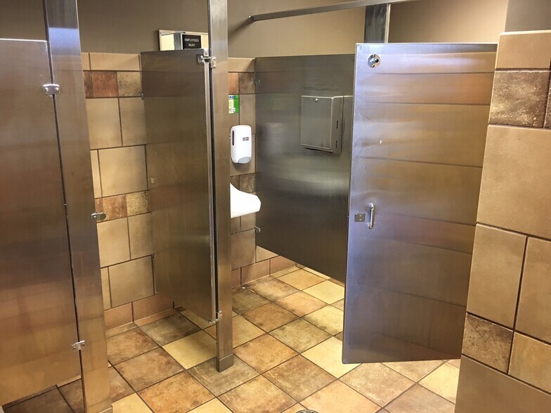 More Photos Of 800 W Walnut St, Watseka Fast Food For Lease