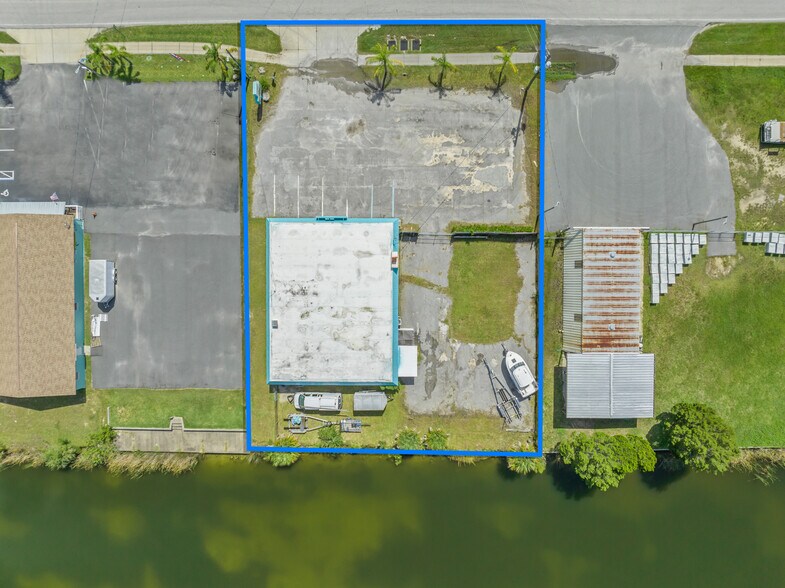 More Photos Of 3375 Shoal Line Blvd, Hernando Beach Storefront Retail Office For Lease