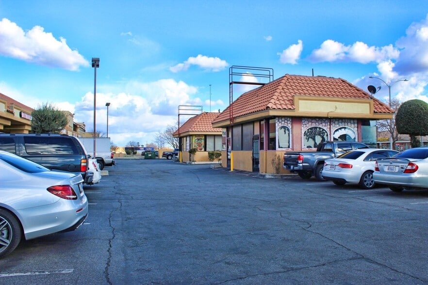 More Photos Of 323-327 E Palmdale Blvd, Palmdale General Retail For Lease