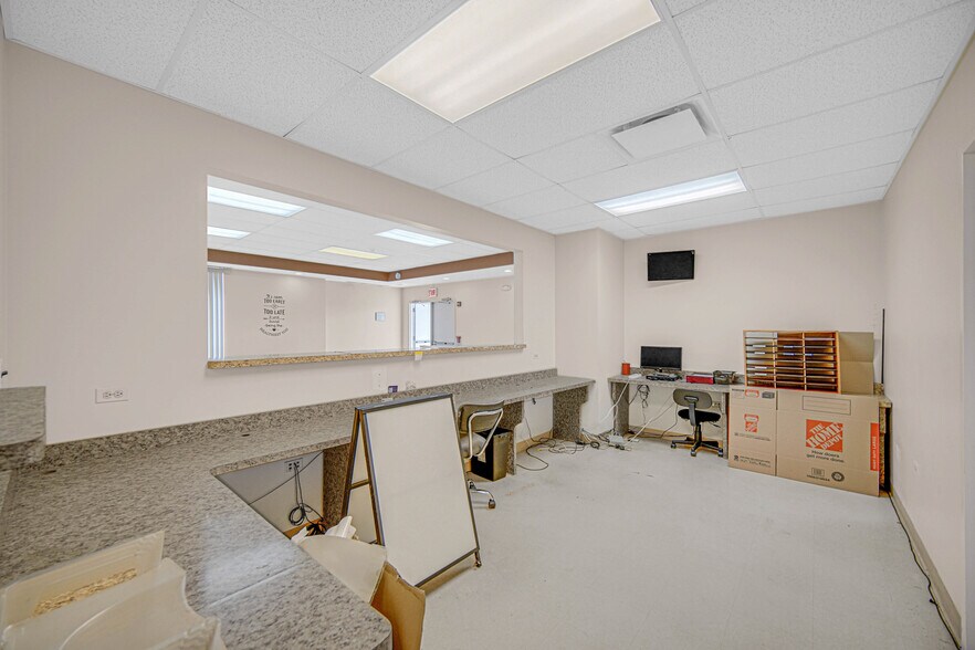 More Photos Of 134 W 111th St, Chicago Office For Lease