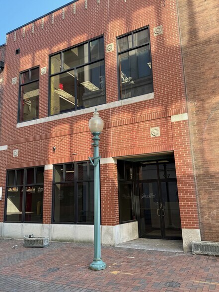 Primary Photo Of 208 Court Ave NW, Canton Storefront Retail Office For Lease