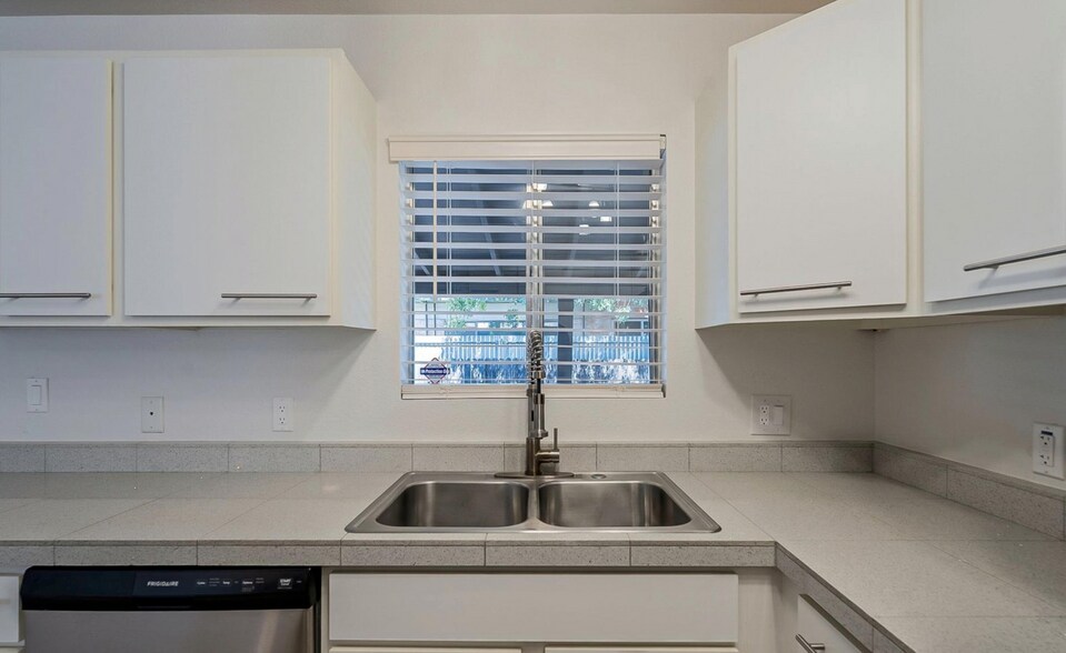 More Photos Of 816 E 10th St, Tucson Apartments For Sale