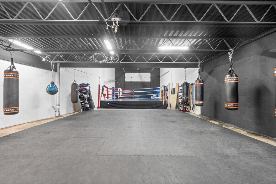 More Photos Of 403-409 Rue Saint-Roch, Montréal Warehouse For Lease