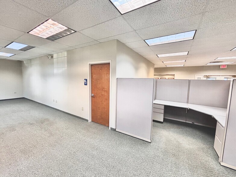 More Photos Of 27911 Clemens Rd, Westlake Office Residential For Lease