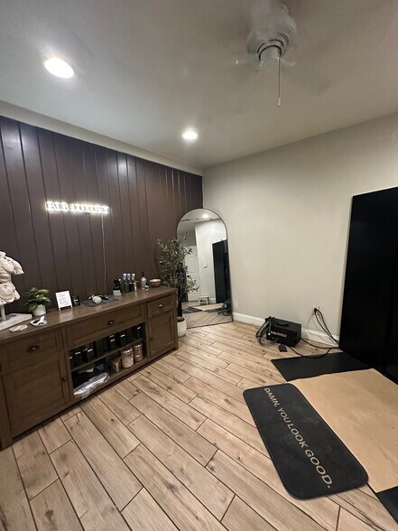 More Photos Of 2015 Fruitville Rd, Sarasota Loft Creative Space For Lease