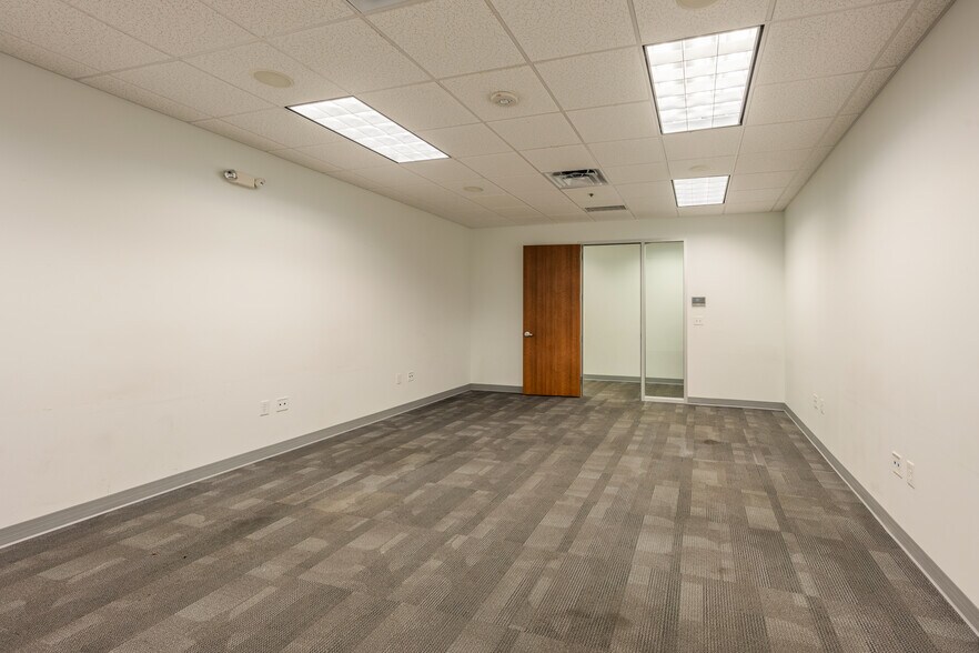 More Photos Of 5555 Northwest Pky, San Antonio Office For Lease