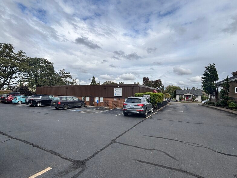 More Photos Of 1515-1535 Liberty St SE, Salem Medical For Lease