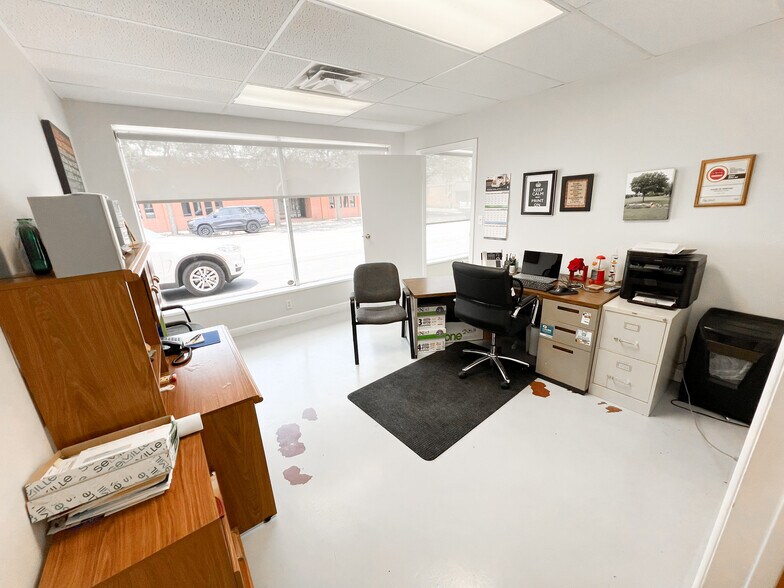 More Photos Of 311 E Illinois Ave, Midland Office For Sale