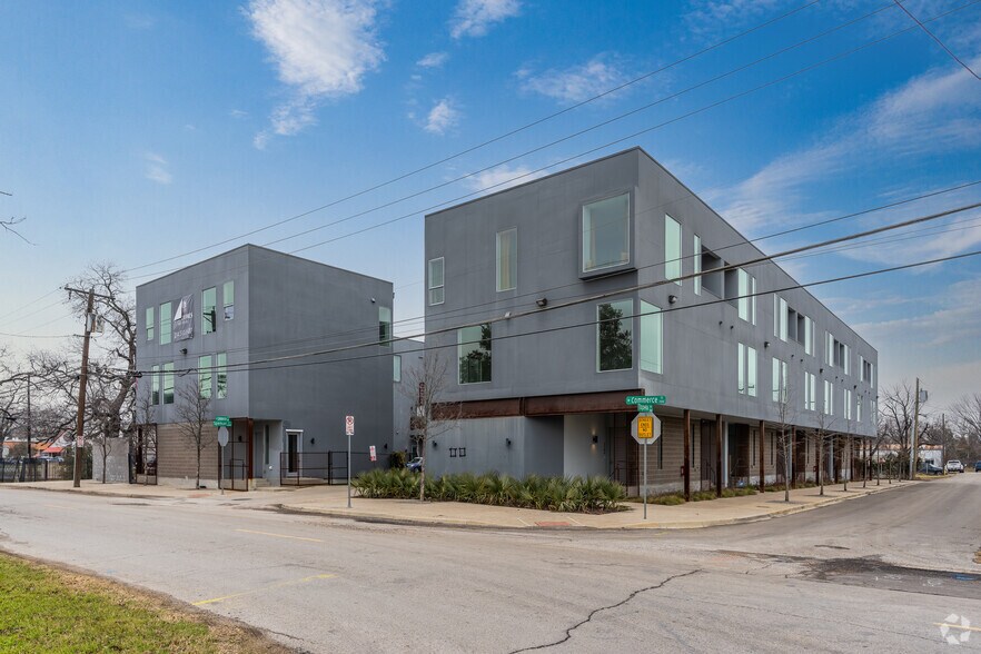 More Photos Of 707 W Commerce St, Dallas Apartments For Sale