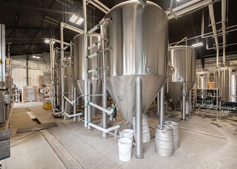 More Photos Of 2480-2490 N Powers Blvd, Colorado Springs Warehouse For Sale