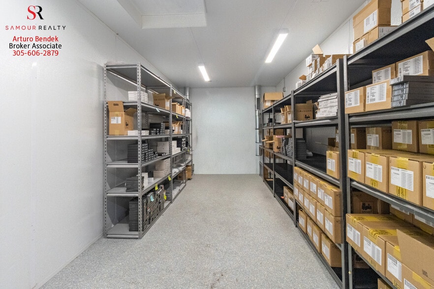 More Photos Of 3337 NW 74th Ave, Miami Warehouse For Sale