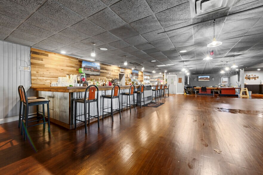 More Photos Of 1090 Rochester Rd, Troy Restaurant For Sale